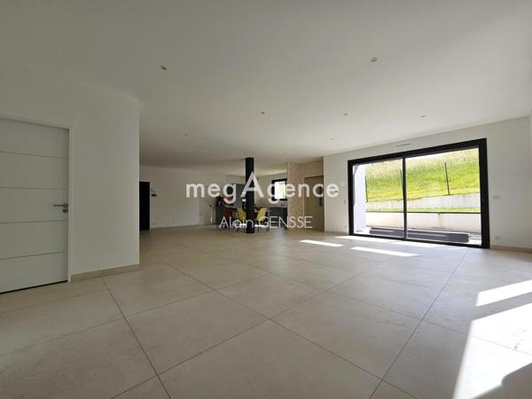 Maison à SAINTES, 17100 - 6 pièces 202m²