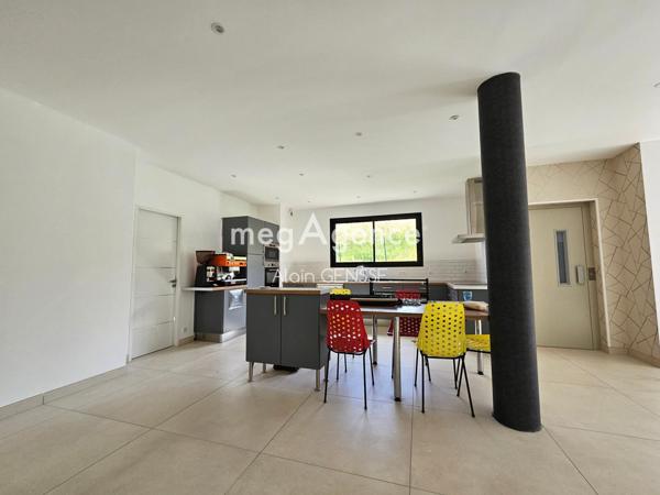 Maison à SAINTES, 17100 - 6 pièces 202m²