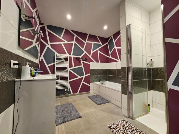 Maison à SAINTES, 17100 - 6 pièces 202m²