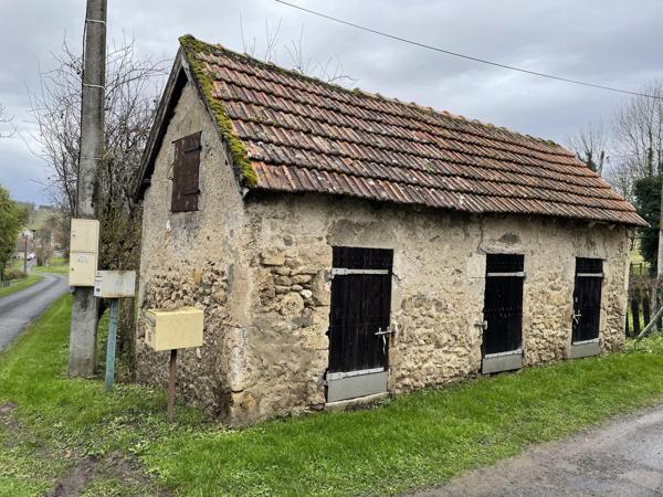 Joli potentiel pour cette ancienne propriété avec dépendances