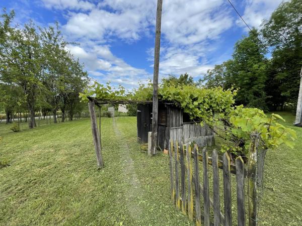 Joli potentiel pour cette ancienne propriété avec dépendances