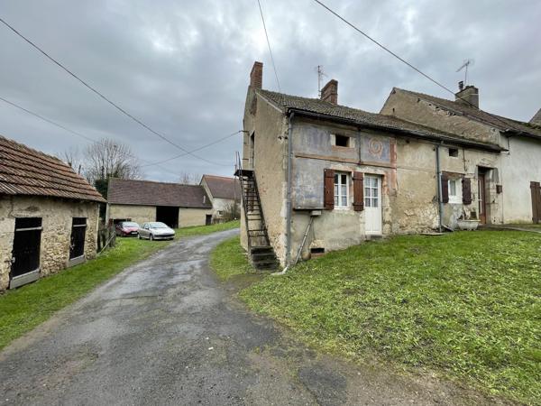Joli potentiel pour cette ancienne propriété avec dépendances