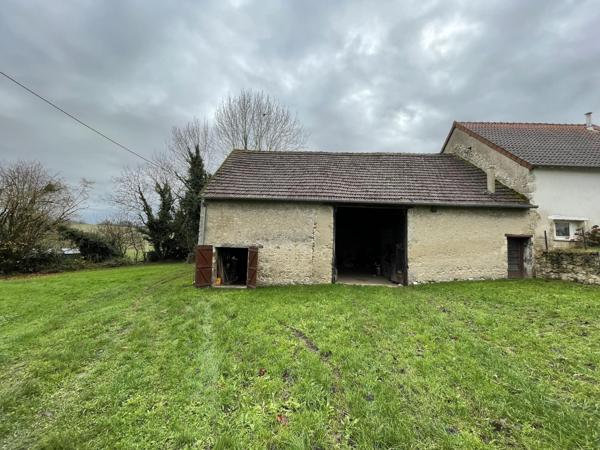 Joli potentiel pour cette ancienne propriété avec dépendances