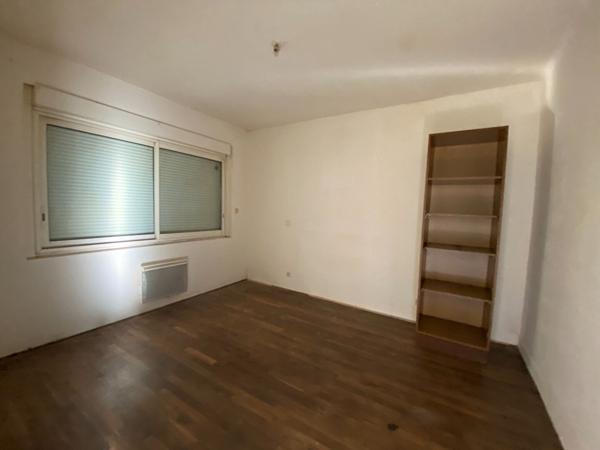 À VENDRE MAISON COMPOSÉE DE 2 APPARTEMENTS À MERDRIGNAC PROCHE DES COMMODITÉS