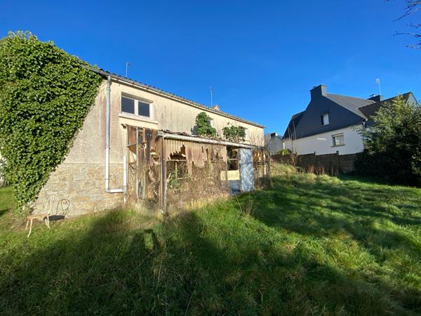 À VENDRE MAISON COMPOSÉE DE 2 APPARTEMENTS À MERDRIGNAC PROCHE DES COMMODITÉS