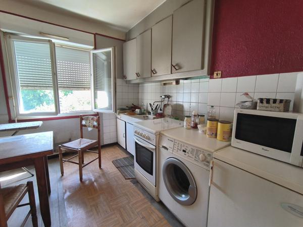 À VENDRE MAISON COMPOSÉE DE 2 APPARTEMENTS À MERDRIGNAC PROCHE DES COMMODITÉS
