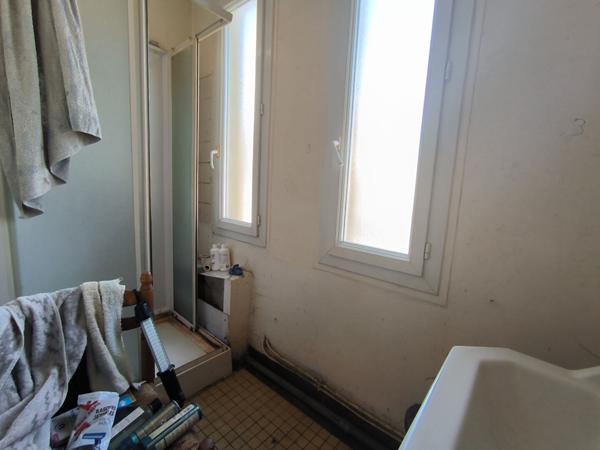 À VENDRE MAISON COMPOSÉE DE 2 APPARTEMENTS À MERDRIGNAC PROCHE DES COMMODITÉS