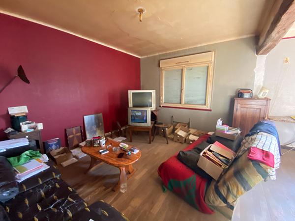 À VENDRE MAISON COMPOSÉE DE 2 APPARTEMENTS À MERDRIGNAC PROCHE DES COMMODITÉS