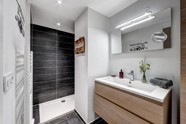 ANNECY - APP 4 P - 82 m² - TERRASSE - GARAGES - VUE PANORAMIQUE MONTAGNES
