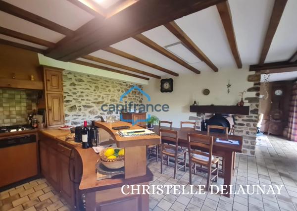 A proximité immédiate du centre, le long de la Mayenne.