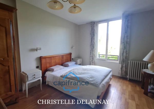 A proximité immédiate du centre, le long de la Mayenne.