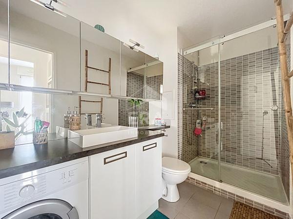 A louer meublé : 47m² + terrasse 22m² et parking