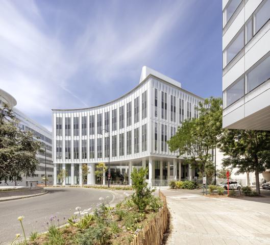 Bureaux neufs à louer à Rueil-Malmaison avec rooftop et services variés