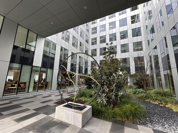 Bureaux neufs à louer à Rueil-Malmaison avec rooftop et services variés