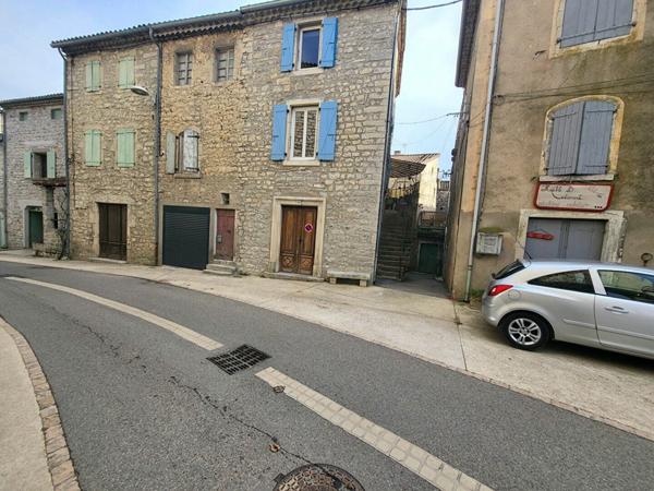 Maison à vendre    4 pièces •  Berrias-et-Casteljau