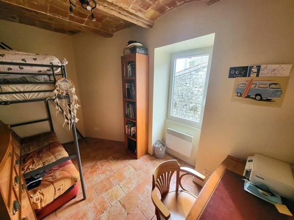 Maison à vendre    4 pièces •  Berrias-et-Casteljau