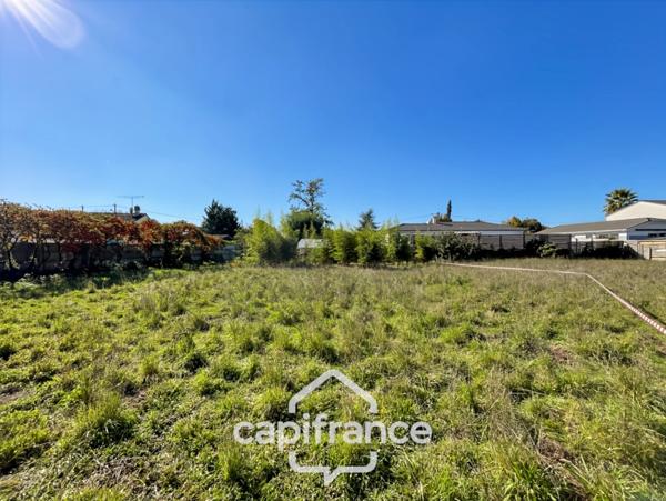 Terrain à vendre de 550,00 m² PAREMPUYRE (33)