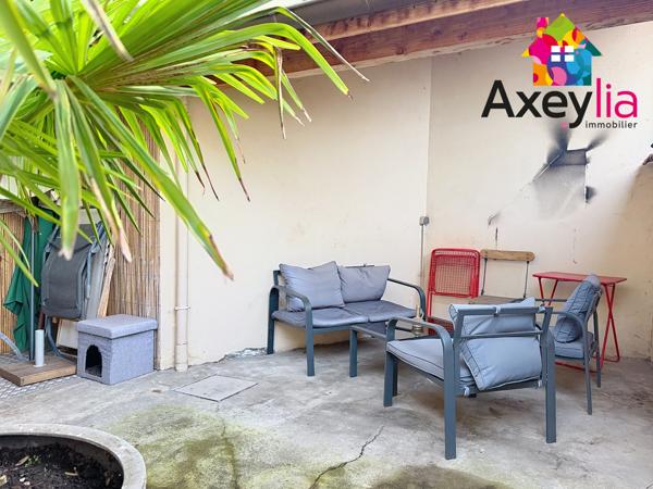 Roanne (42300) A VENDRE - ROANNE CENTRE - MAISON DE VILLE AVEC DEUX CHAMBRES ET COUR AVEC TERRASSE