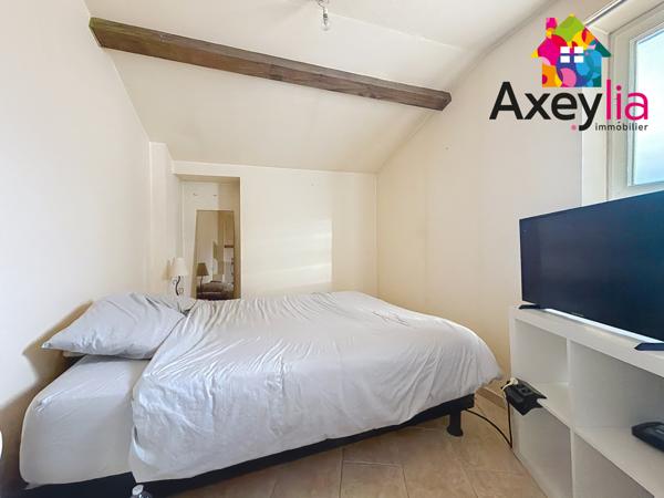 Roanne (42300) A VENDRE - ROANNE CENTRE - MAISON DE VILLE AVEC DEUX CHAMBRES ET COUR AVEC TERRASSE