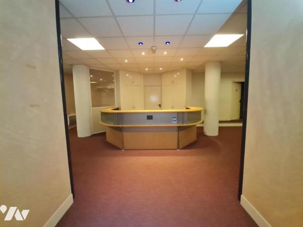 LOCAUX PROFESSIONNELS - A VENDRE - VENDOME (41)