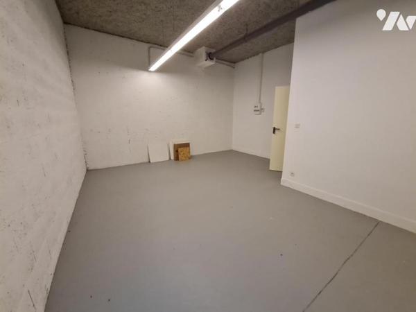 LOCAUX PROFESSIONNELS - A VENDRE - VENDOME (41)