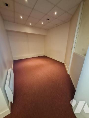 LOCAUX PROFESSIONNELS - A VENDRE - VENDOME (41)