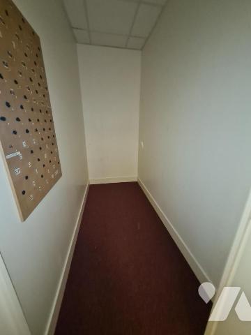 LOCAUX PROFESSIONNELS - A VENDRE - VENDOME (41)