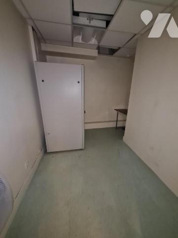 LOCAUX PROFESSIONNELS - A VENDRE - VENDOME (41)