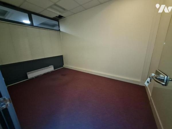 LOCAUX PROFESSIONNELS - A VENDRE - VENDOME (41)