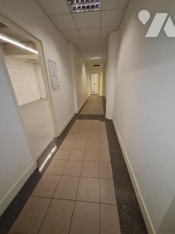 LOCAUX PROFESSIONNELS - A VENDRE - VENDOME (41)