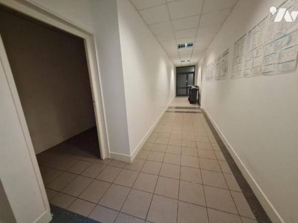 LOCAUX PROFESSIONNELS - A VENDRE - VENDOME (41)