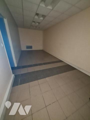 LOCAUX PROFESSIONNELS - A VENDRE - VENDOME (41)