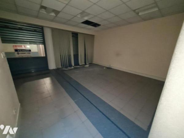 LOCAUX PROFESSIONNELS - A VENDRE - VENDOME (41)