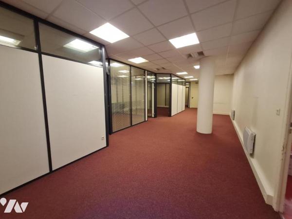 LOCAUX PROFESSIONNELS - A VENDRE - VENDOME (41)