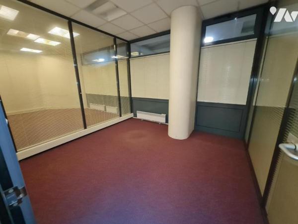 LOCAUX PROFESSIONNELS - A VENDRE - VENDOME (41)