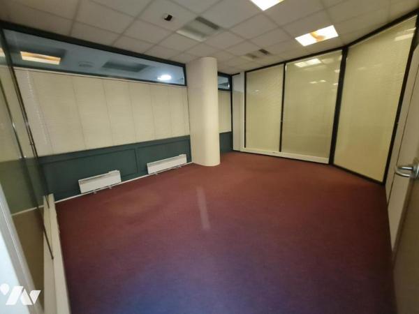 LOCAUX PROFESSIONNELS - A VENDRE - VENDOME (41)