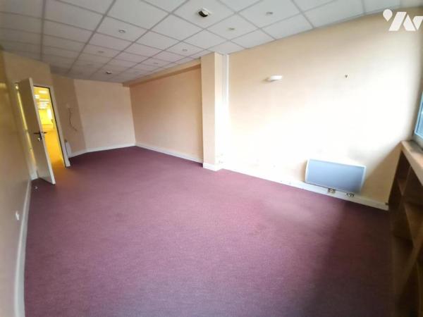 LOCAUX PROFESSIONNELS - A VENDRE - VENDOME (41)