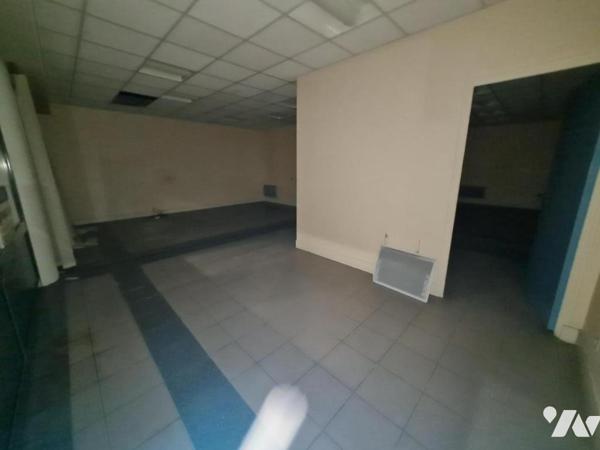 LOCAUX PROFESSIONNELS - A VENDRE - VENDOME (41)