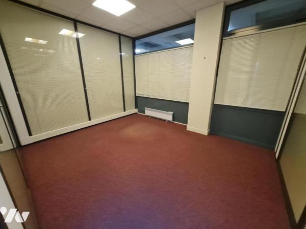 LOCAUX PROFESSIONNELS - A VENDRE - VENDOME (41)