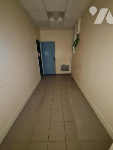 LOCAUX PROFESSIONNELS - A VENDRE - VENDOME (41)