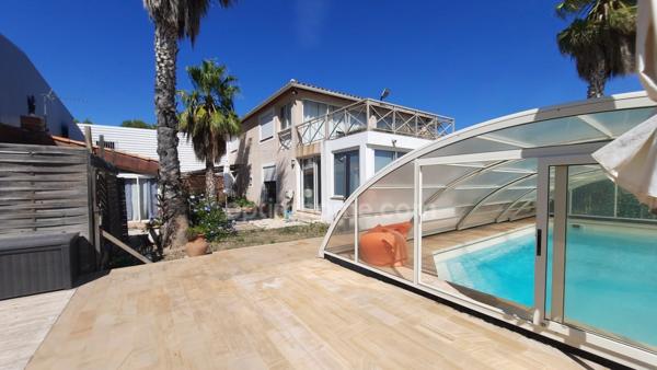 CHATEAUNEUF LES MARTIGUES : Maison 267m² + piscine + locaux d'activités professionnelles 280m²