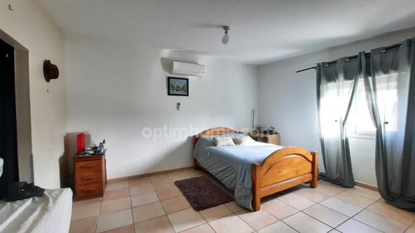 CHATEAUNEUF LES MARTIGUES : Maison 267m² + piscine + locaux d'activités professionnelles 280m²