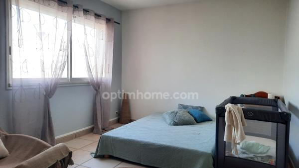 CHATEAUNEUF LES MARTIGUES : Maison 267m² + piscine + locaux d'activités professionnelles 280m²