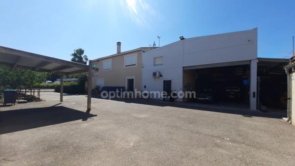 CHATEAUNEUF LES MARTIGUES : Maison 267m² + piscine + locaux d'activités professionnelles 280m²
