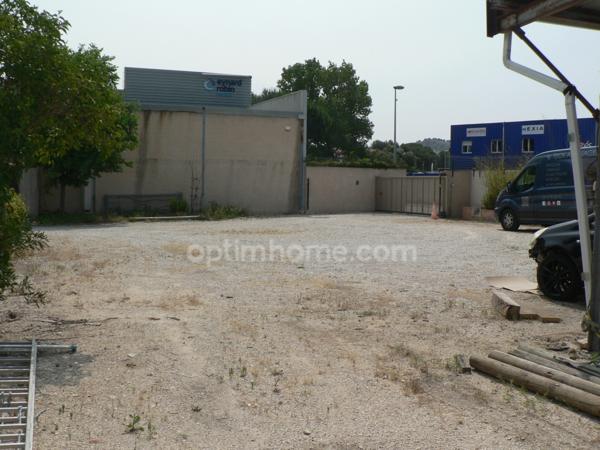 CHATEAUNEUF LES MARTIGUES : Maison 267m² + piscine + locaux d'activités professionnelles 280m²