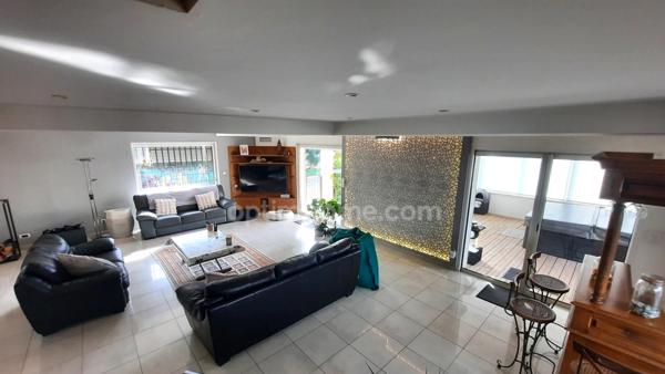 CHATEAUNEUF LES MARTIGUES : Maison 267m² + piscine + locaux d'activités professionnelles 280m²