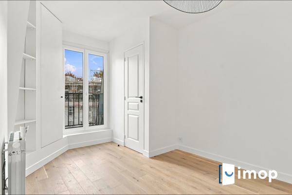 Dernier étage lumineux avec vue Sacré-Cœur – 3 pièces en parfait état