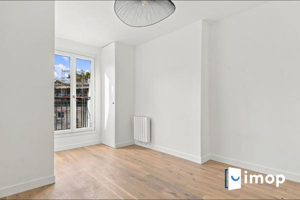 Dernier étage lumineux avec vue Sacré-Cœur – 3 pièces en parfait état