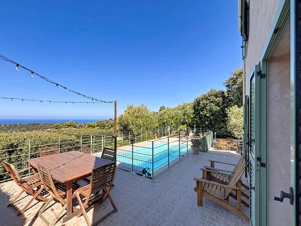 Vente                                                      Maison
                        
                     5 pièces                      113 m2                     à Lumio