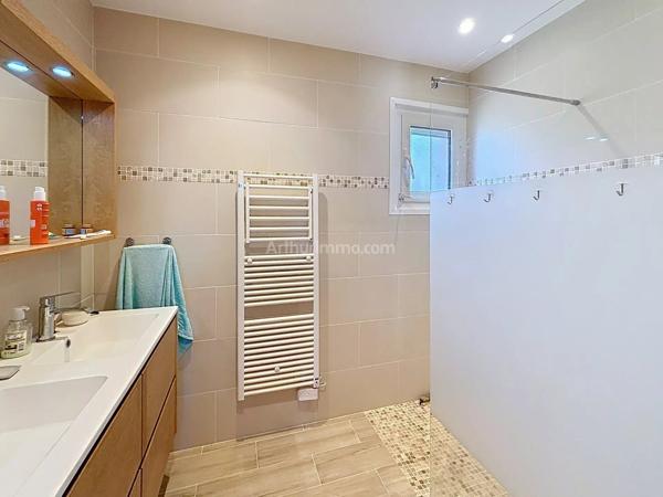 Vente                                                      Maison
                        
                     5 pièces                      113 m2                     à Lumio